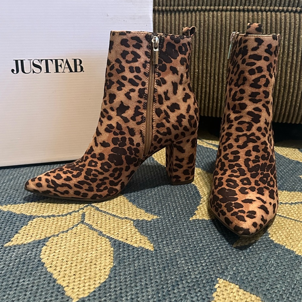 JustFab Olyvia Booties Leopard Print sz 8